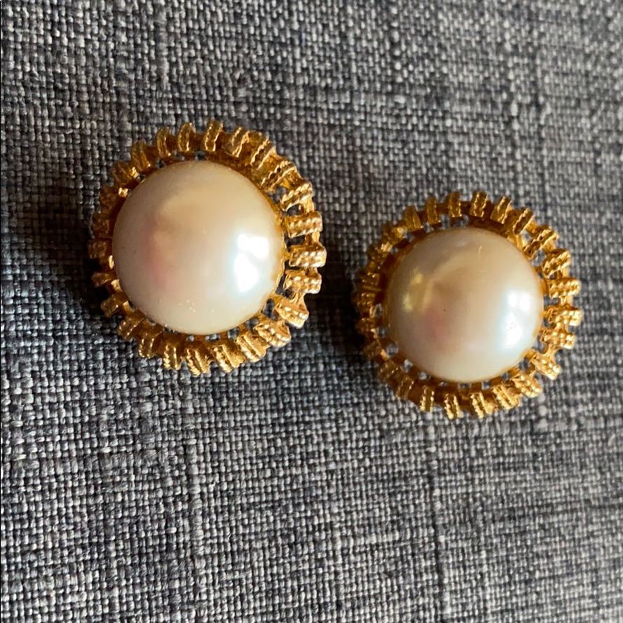 Vintage Dauplaise Clipon Pearl Earrings